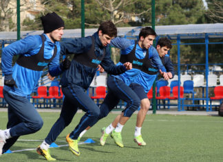 Футболисты «Динамо» прошли бип-тест и сыграли двусторонку в завершение третьего сбора (ВИДЕО)