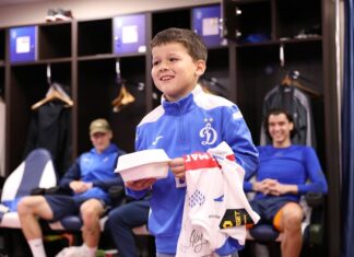 Болельщик «Динамо» Абубакр Турлавов побывал на тренировке и в раздевалке команды