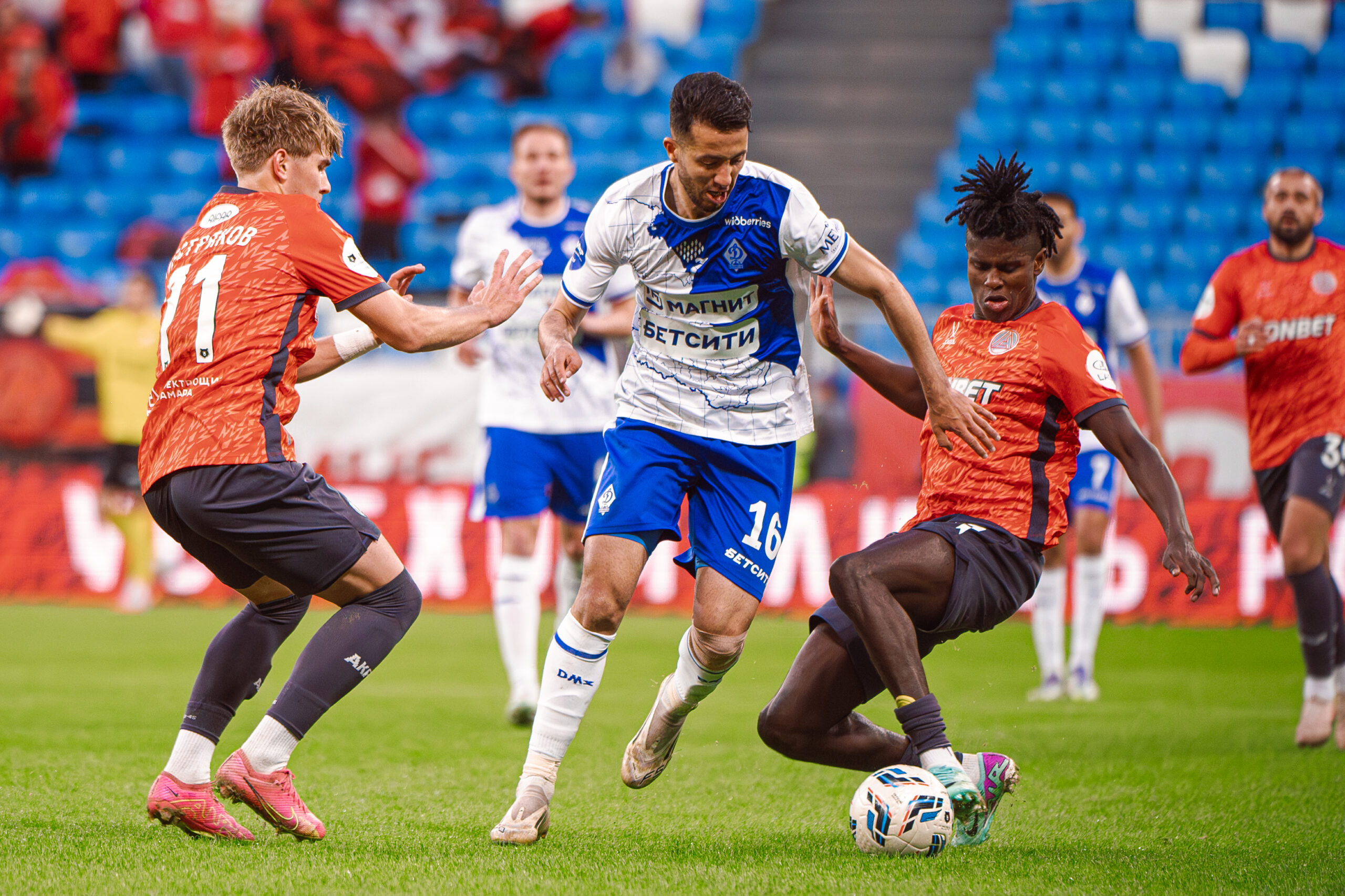 «Динамо» на выезде сыграло вничью с «Акроном»